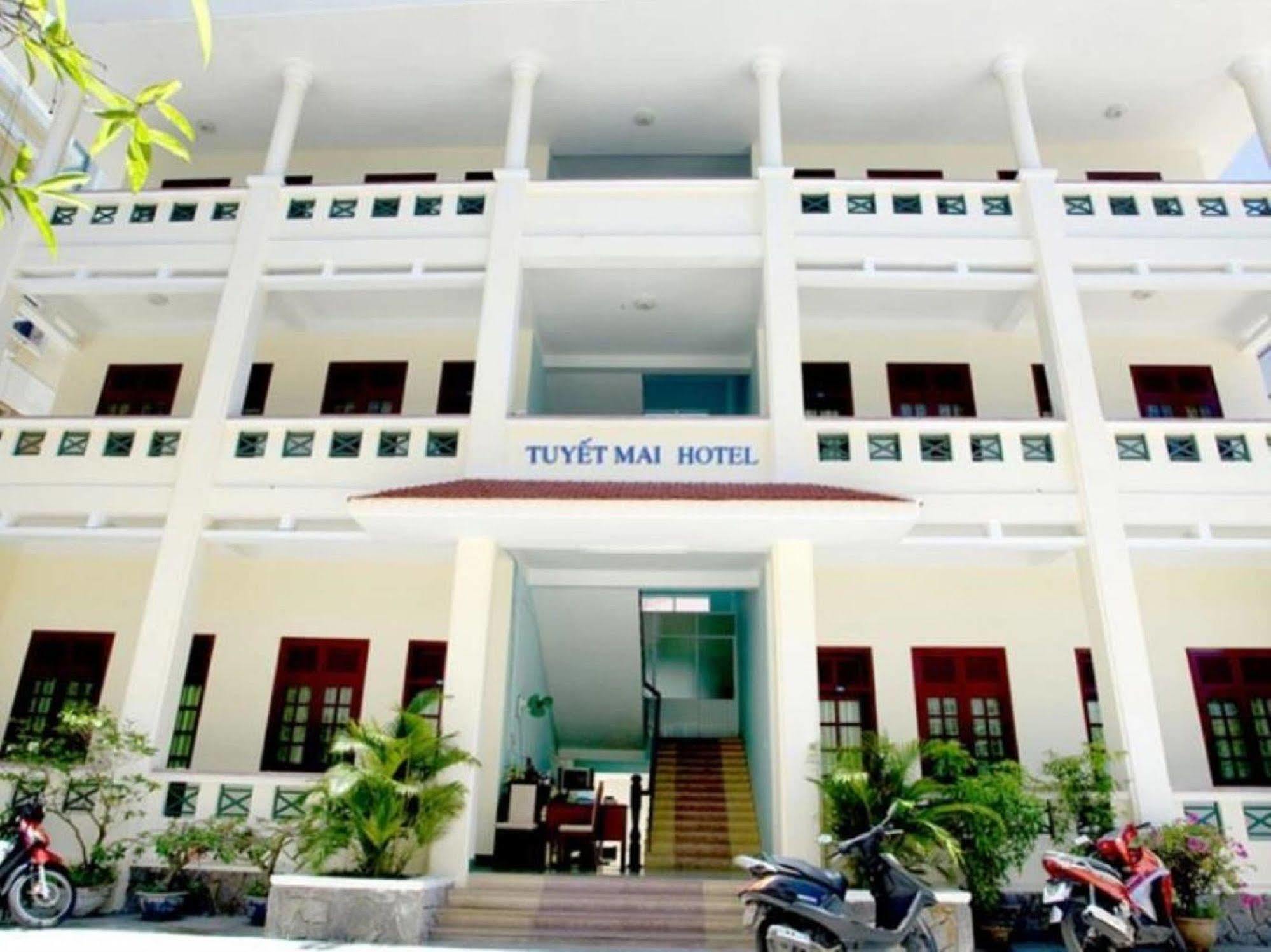 Oyo 381 Tuyet Mai Hotel На Транг Екстериор снимка